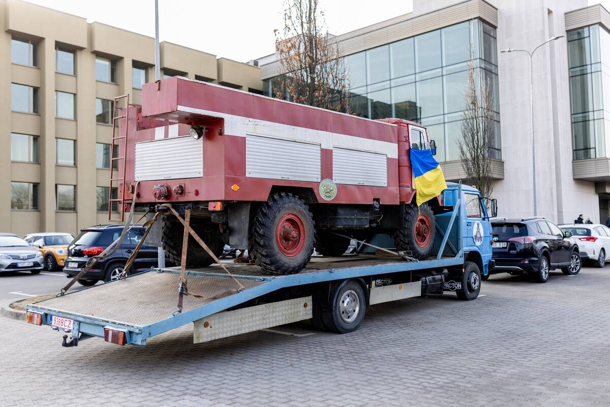 Automobilių ir kitų pagalbos priemonių perdavimas Ukrainai