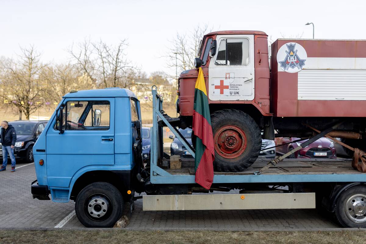 Automobilių ir kitų pagalbos priemonių perdavimas Ukrainai