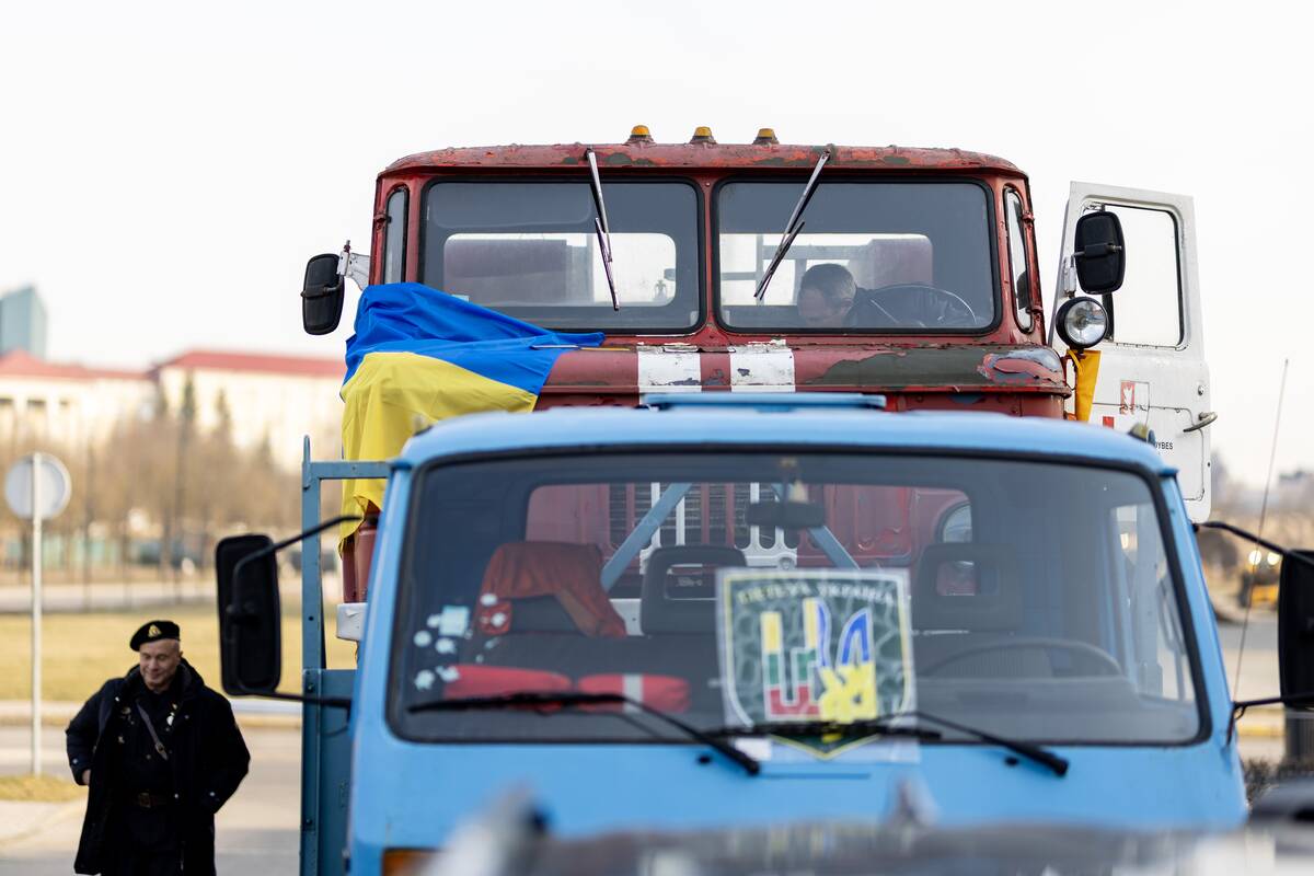 Automobilių ir kitų pagalbos priemonių perdavimas Ukrainai
