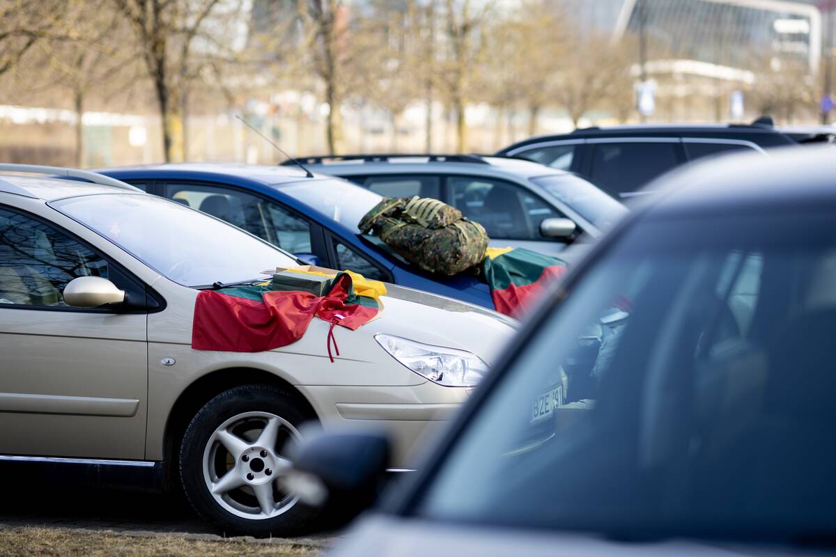 Automobilių ir kitų pagalbos priemonių perdavimas Ukrainai