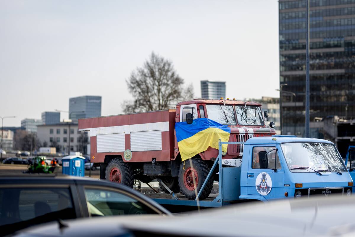 Automobilių ir kitų pagalbos priemonių perdavimas Ukrainai