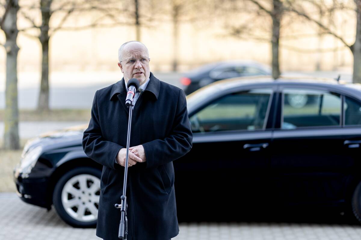 Automobilių ir kitų pagalbos priemonių perdavimas Ukrainai