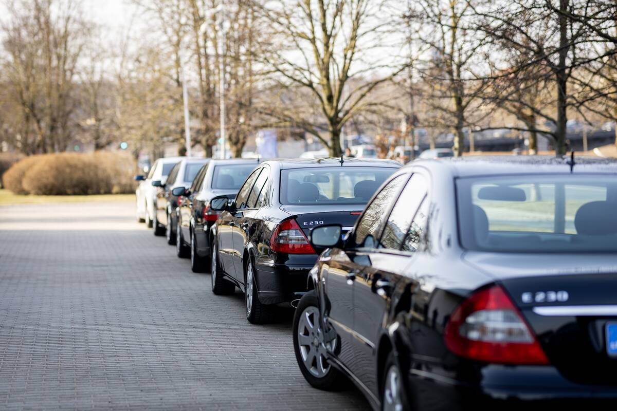 Automobilių ir kitų pagalbos priemonių perdavimas Ukrainai