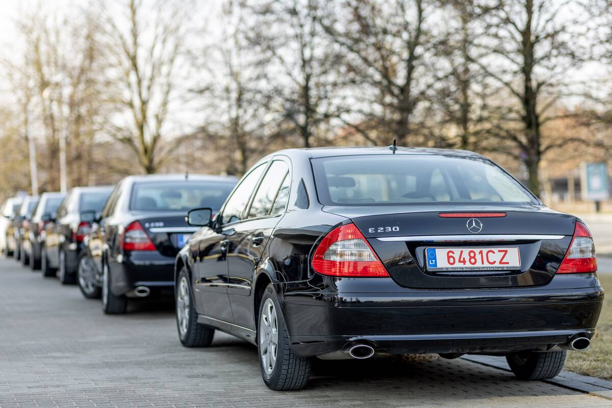 Automobilių ir kitų pagalbos priemonių perdavimas Ukrainai