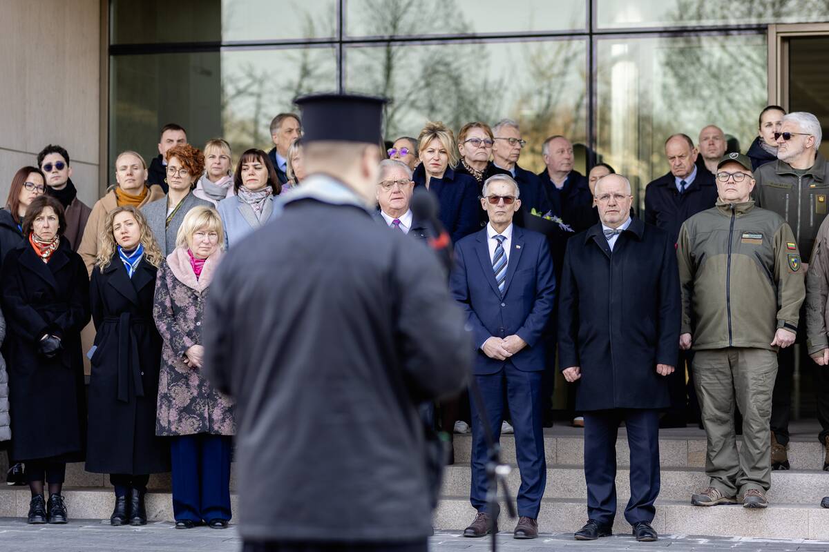 Automobilių ir kitų pagalbos priemonių perdavimas Ukrainai