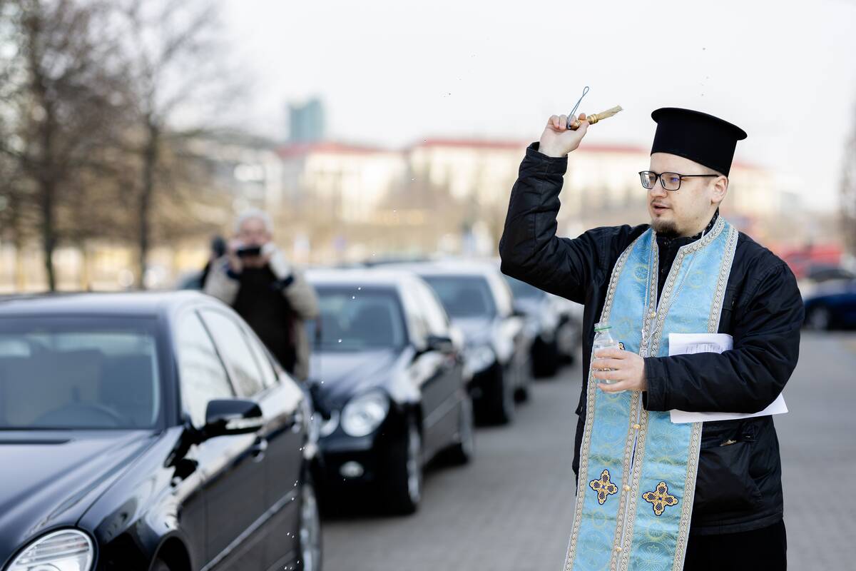 Automobilių ir kitų pagalbos priemonių perdavimas Ukrainai