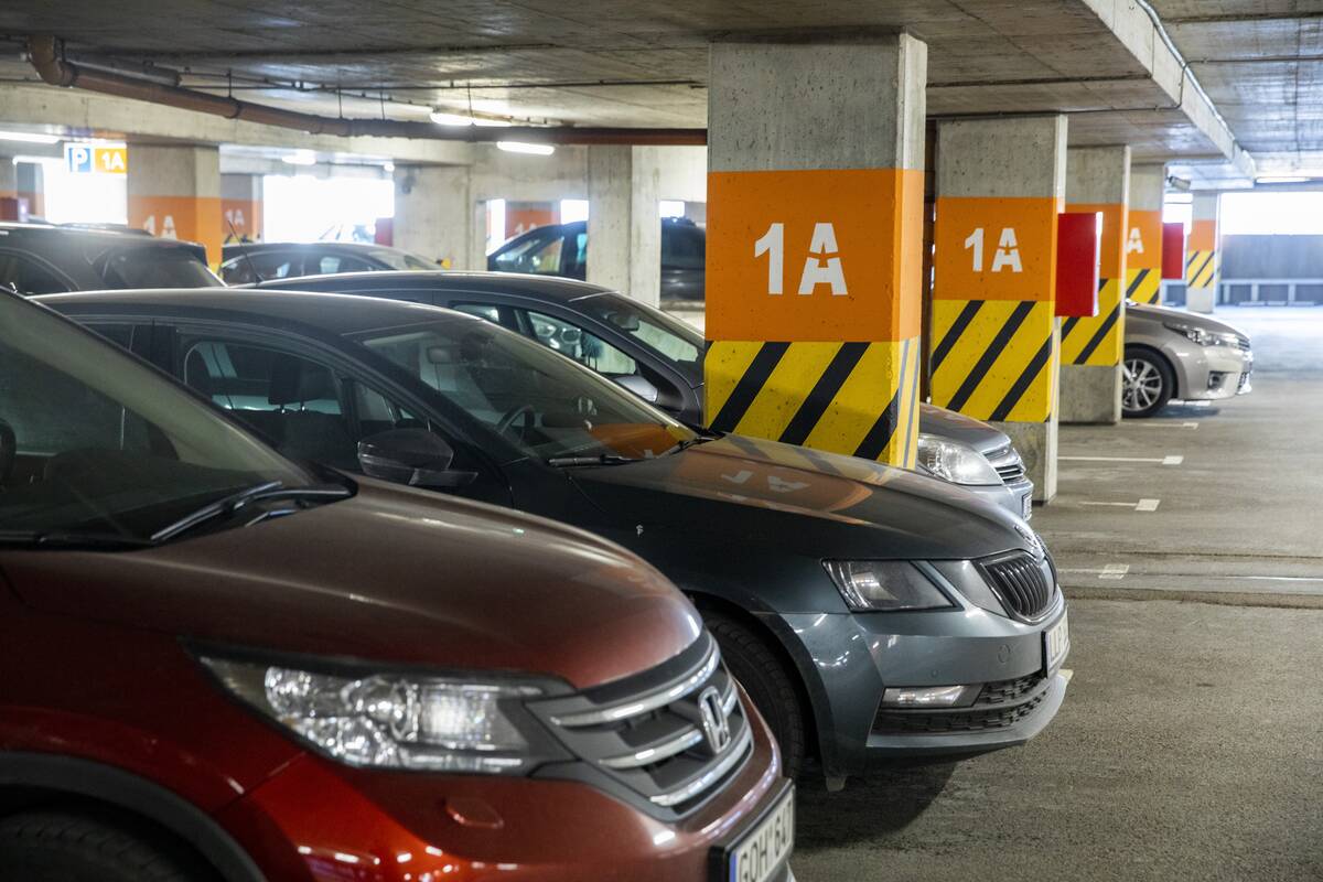
<span>Gera žinia daugiabučių rajonų gyventojams: nemokamas automobilių statymas naktimis</span>

