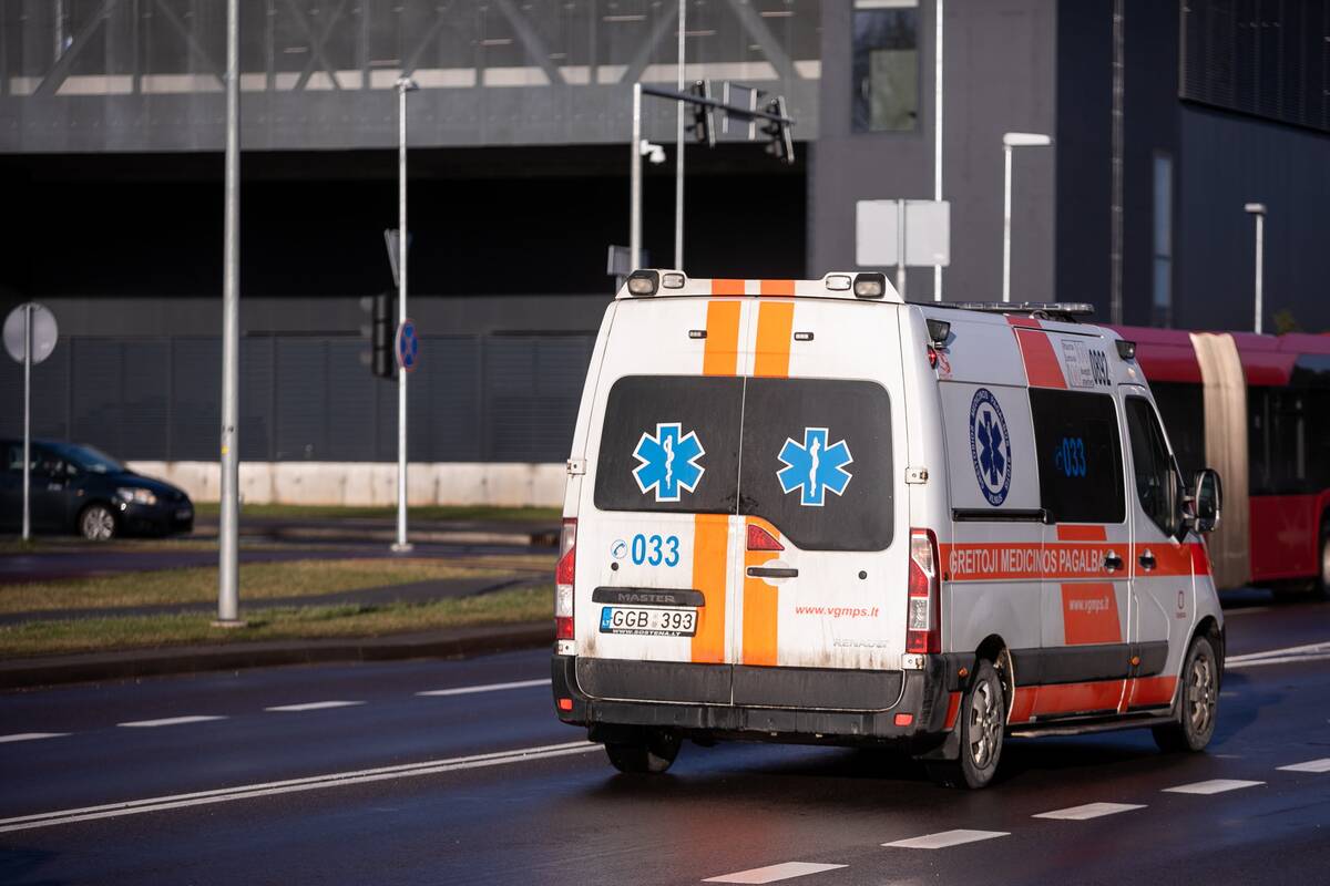 
<span>Vilniaus rajone nuo kelio nuvažiavo paauglio vairuojamas „Lexus“: prireikė medikų</span>
