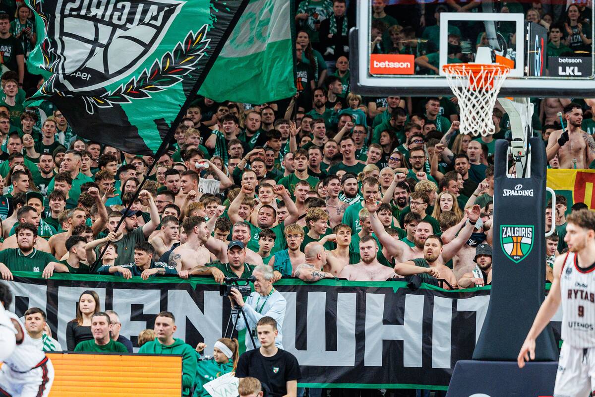 
<span>Norėjusi pakliūti į sirgalių zoną sulaukė akibrokšto: patekimas merginoms ribojamas</span>
