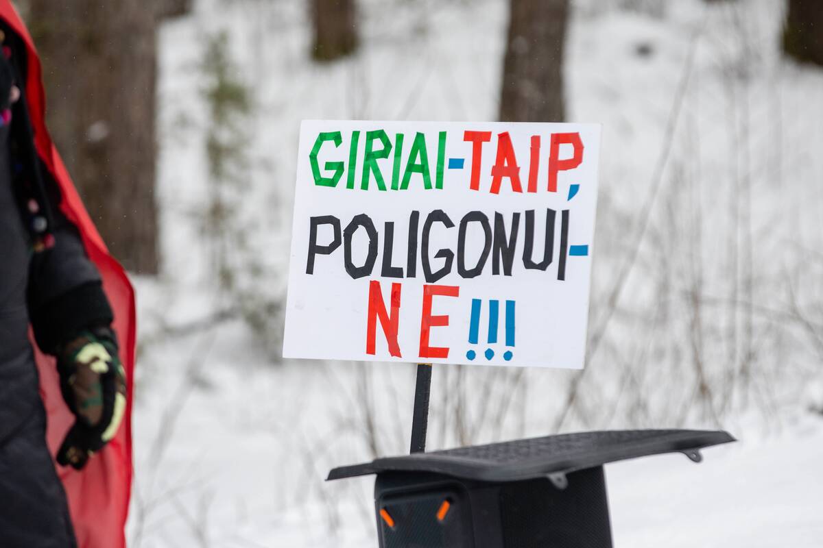 
<span>Kapčiamiesčio bendruomenės atstovas: poligono įstatymo rengėjai elgiasi drastiškiau nei okupantai</span>
