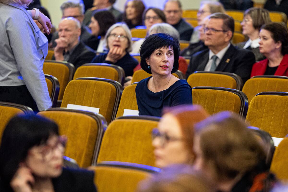 Vaida Aleknavičienė (viduryje)