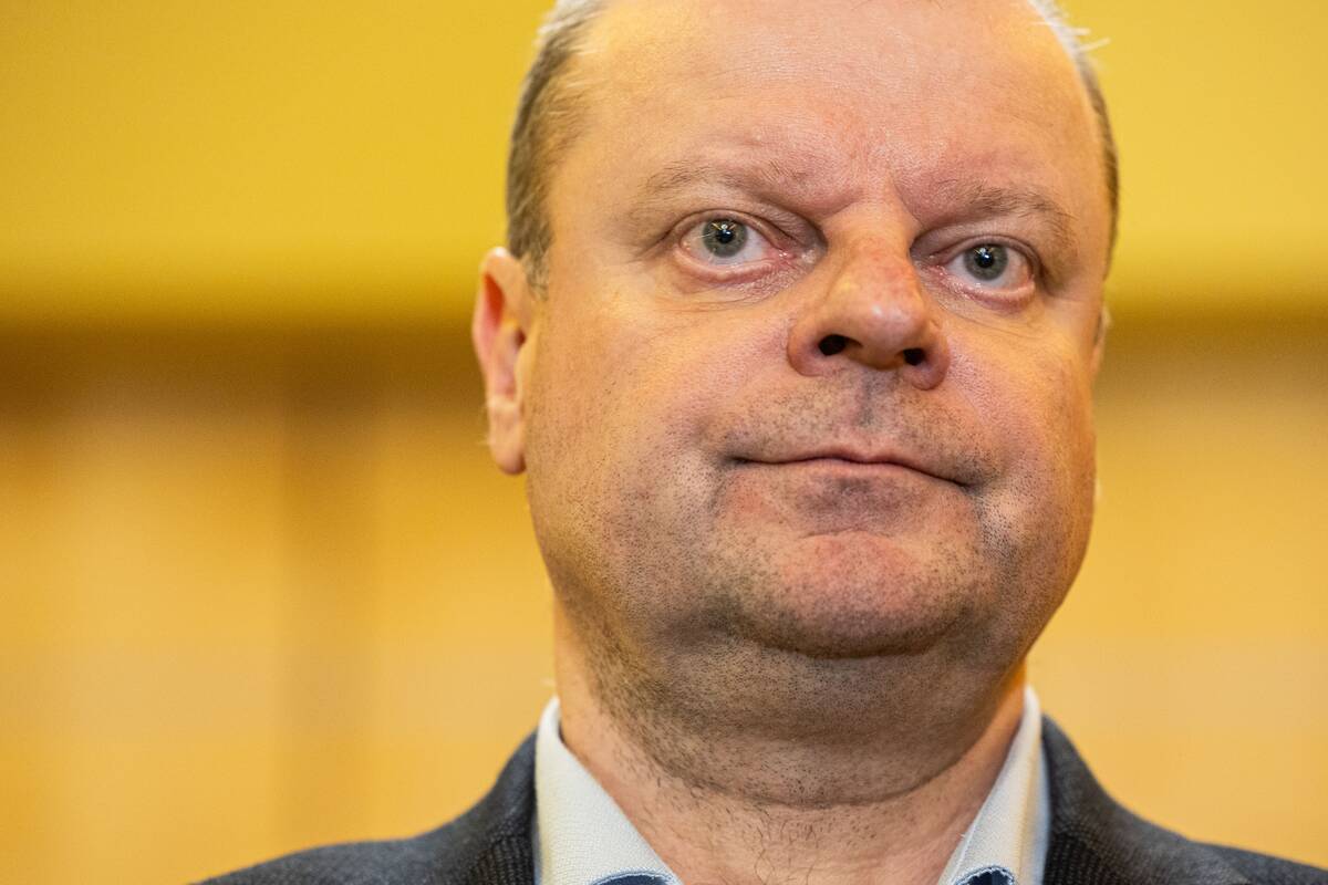 
<span>Apklausa: smuko pasitikėjimas Skverneliu, paaiškėjo ir populiariausia partija</span>
