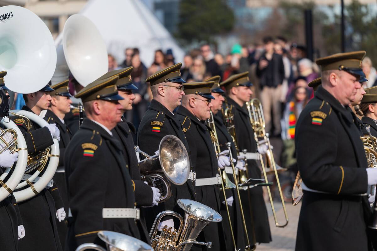 Valstybės vėliavos pakėlimo ceremonija Nepriklausomybės aikštėje
