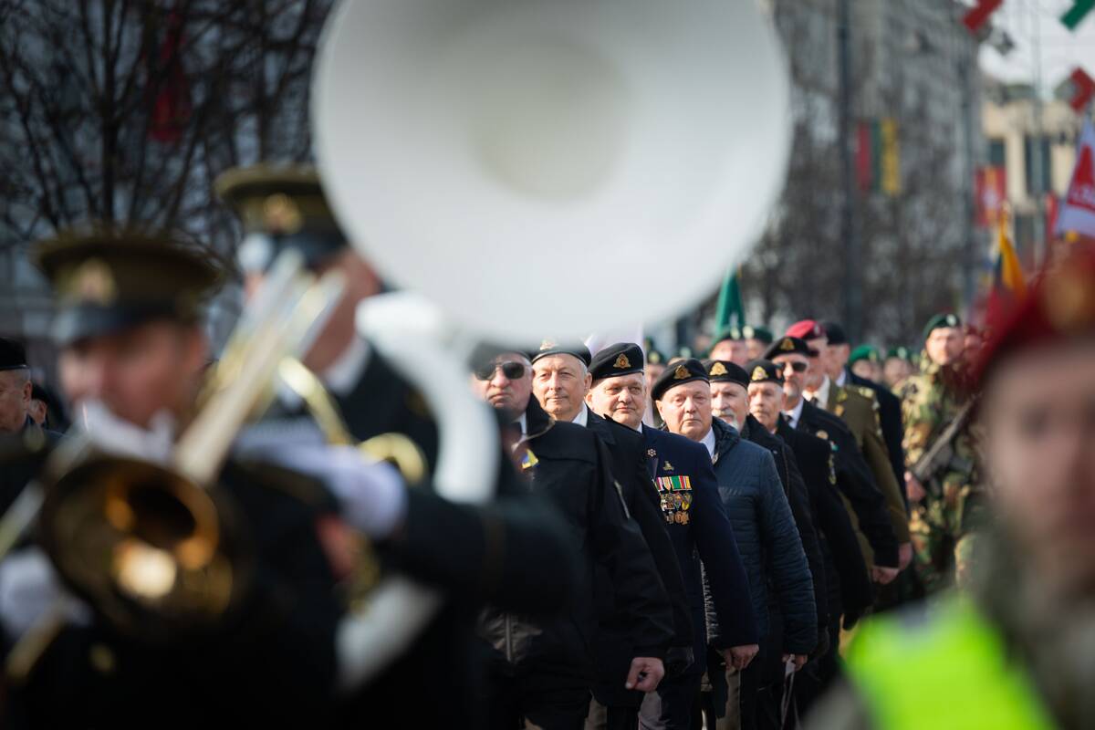 „Nepriklausomybės atkūrimo kelio“ eisena su Lietuvos ir Ukrainos vėliavų juostomis
