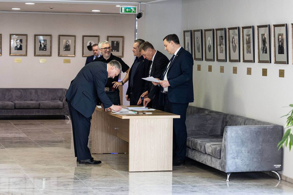 Balsavimas dėl nepasitikėjimo Seimo pirmininku Juozu Oleku