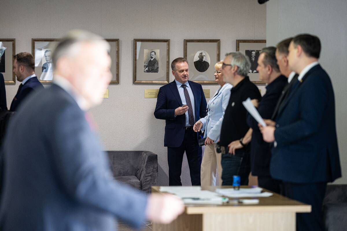 Balsavimas dėl nepasitikėjimo Seimo pirmininku Juozu Oleku