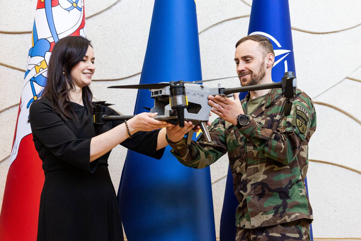 Dronų, skirtų kovai su kontrabanda ir hibridinėmis grėsmėmis, perdavimas