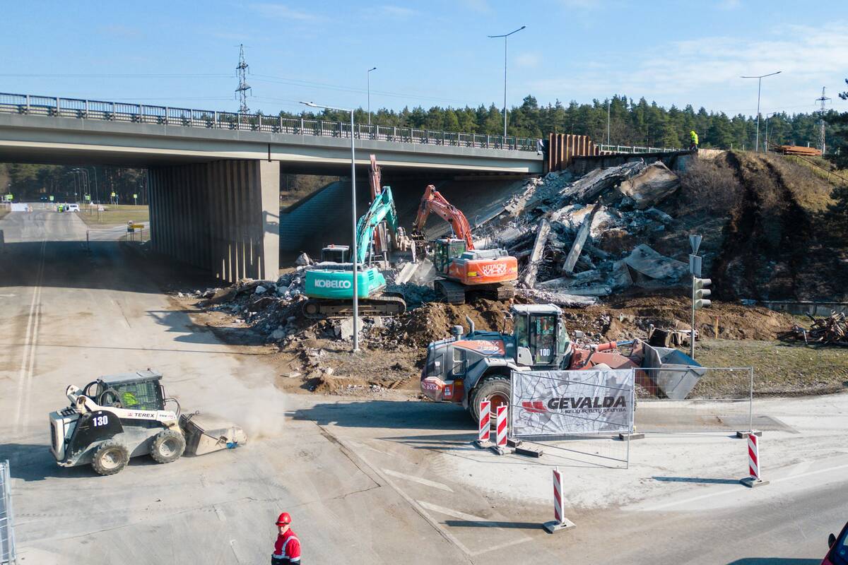 Nugriautas viadukas virš Jonavos gatvės Kaune
