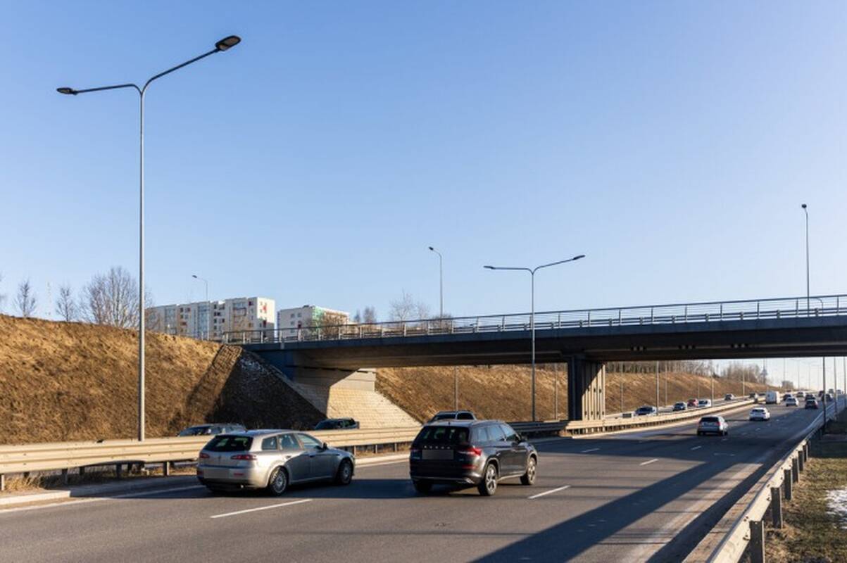 
<span>Ant pėsčiųjų tilto sostinėje atsirado užrašas „Vilna naša“</span>
