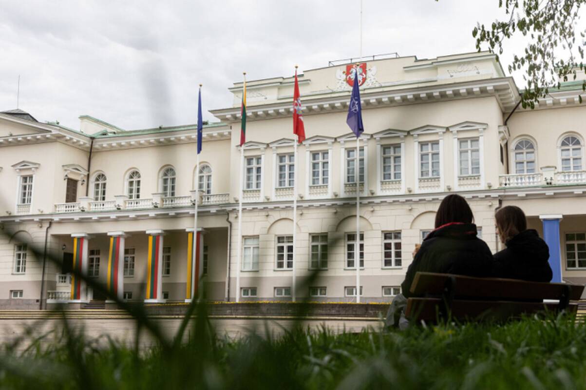 
<span>Prezidentūra: valdančioji koalicija svarbius klausimus turėtų gebėti spręsti ir be opozicijos</span>
