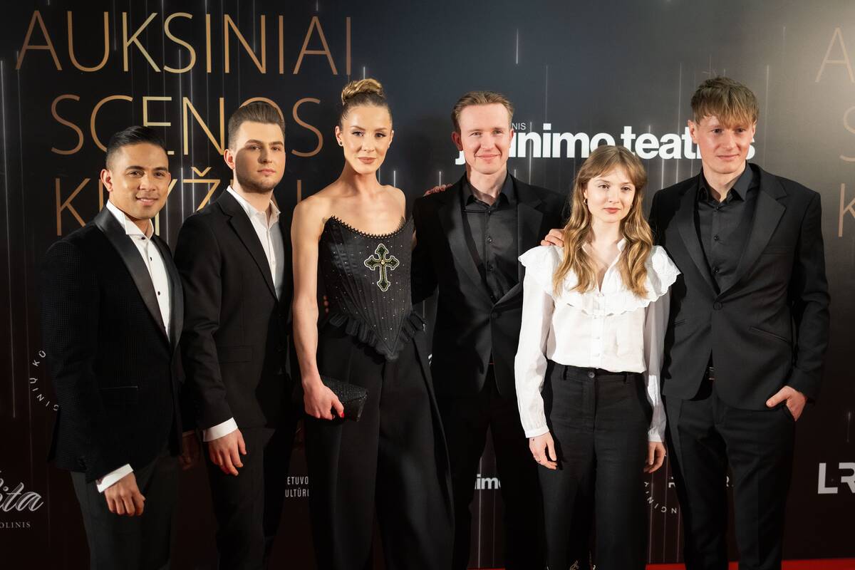 Svečiai renkasi į „Auksinių scenos kryžių“ apdovanojimus