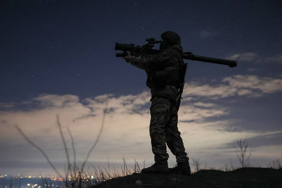 
<span>Ukrainos ministras: veikiami Rusijos propagandos, okupantai vis dažniau nusižudo</span>
