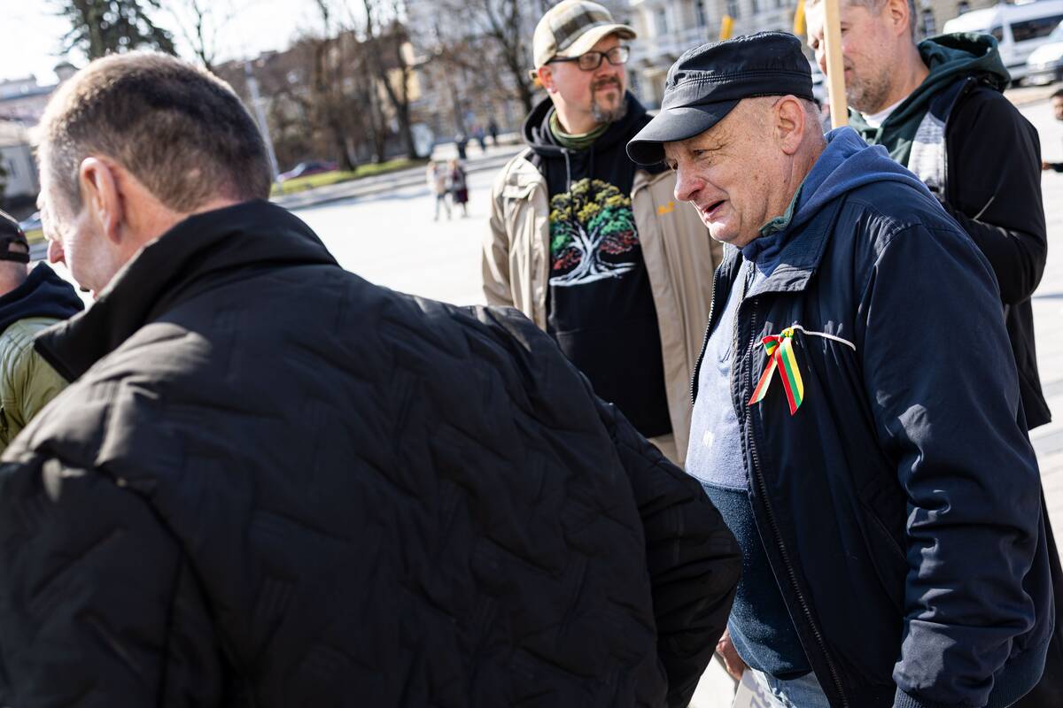 Sąjūdžio „Už Lietuvos miškus“ mitingas prieš Kapčiamiesčio poligoną
