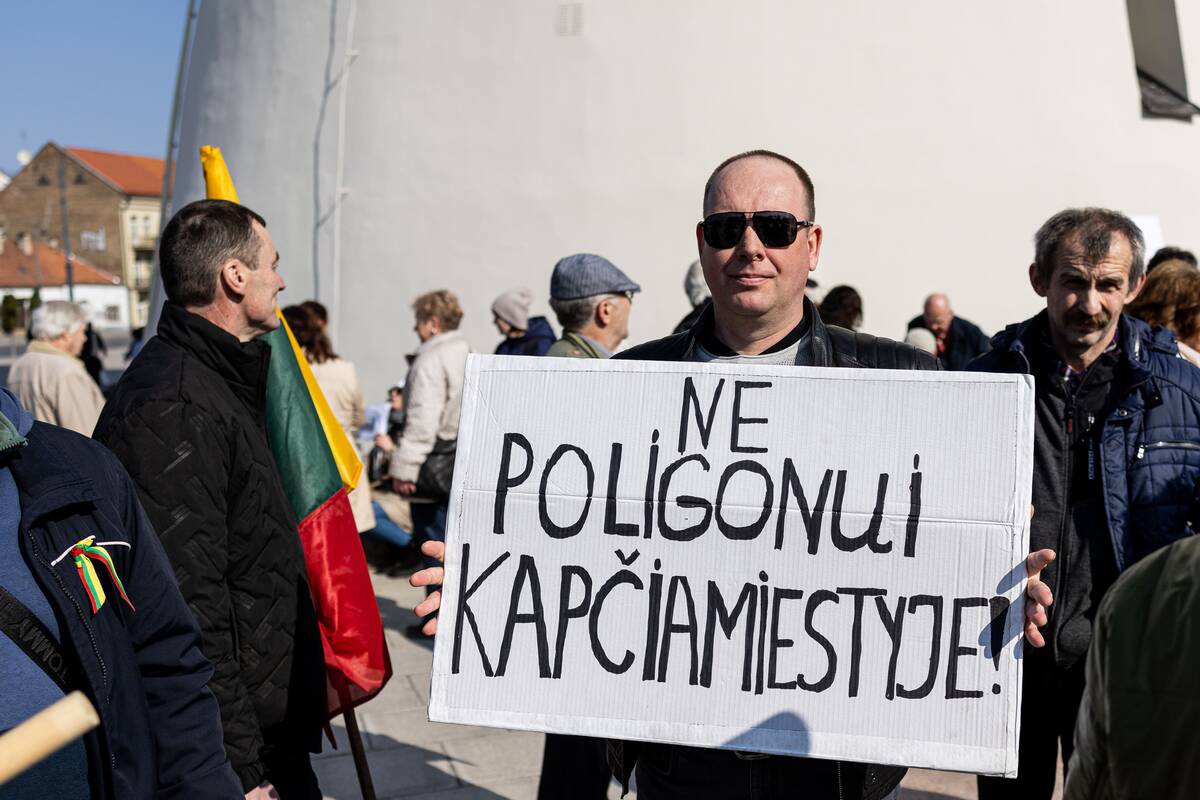 Sąjūdžio „Už Lietuvos miškus“ mitingas prieš Kapčiamiesčio poligoną