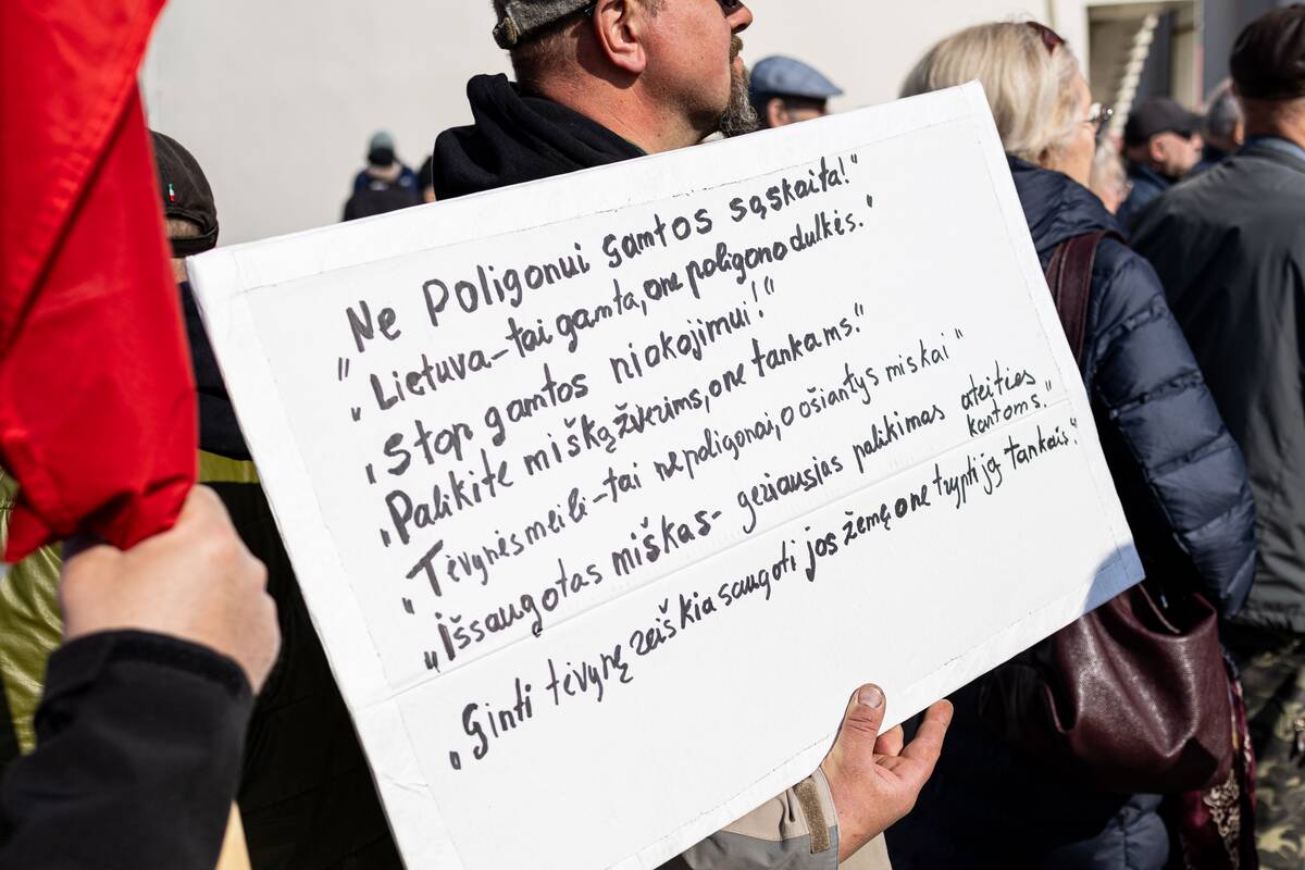 Sąjūdžio „Už Lietuvos miškus“ mitingas prieš Kapčiamiesčio poligoną