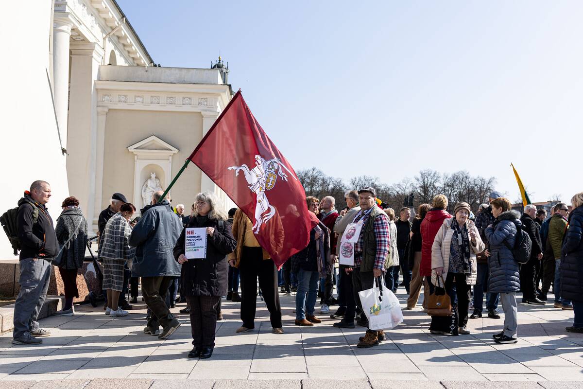 Sąjūdžio „Už Lietuvos miškus“ mitingas prieš Kapčiamiesčio poligoną
