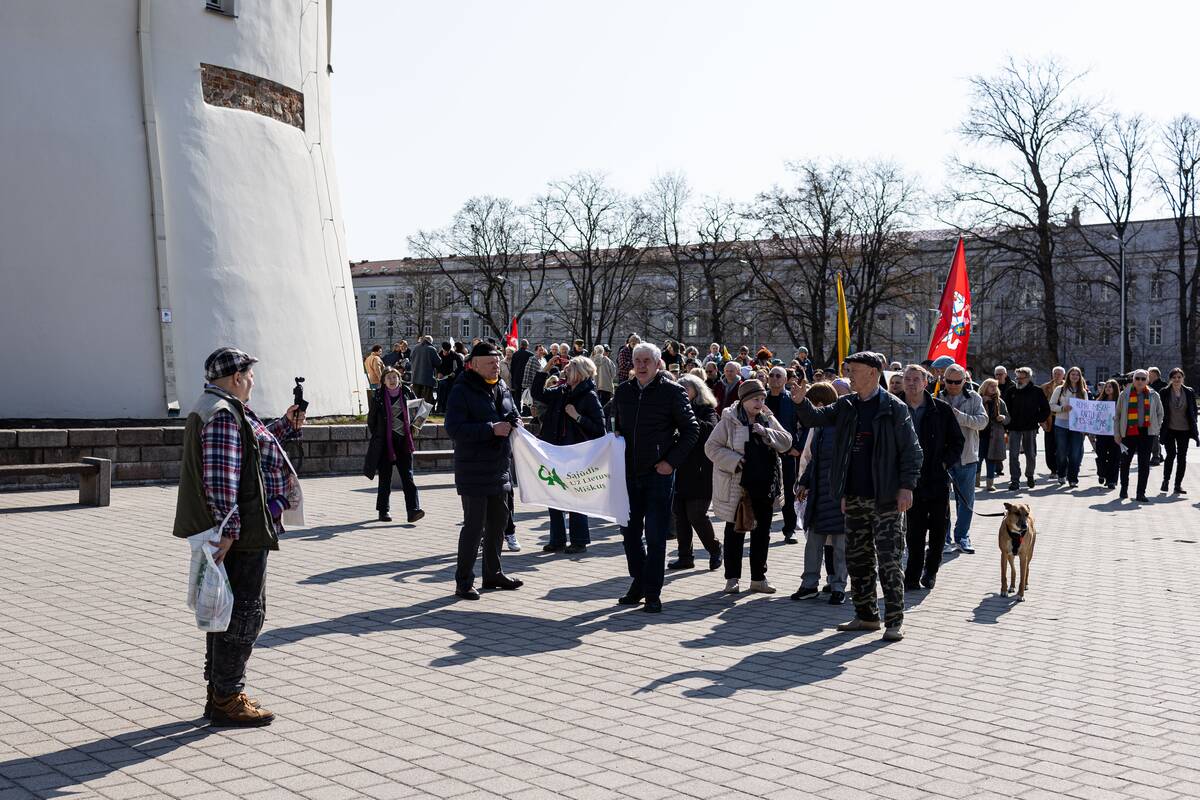 Sąjūdžio „Už Lietuvos miškus“ mitingas prieš Kapčiamiesčio poligoną