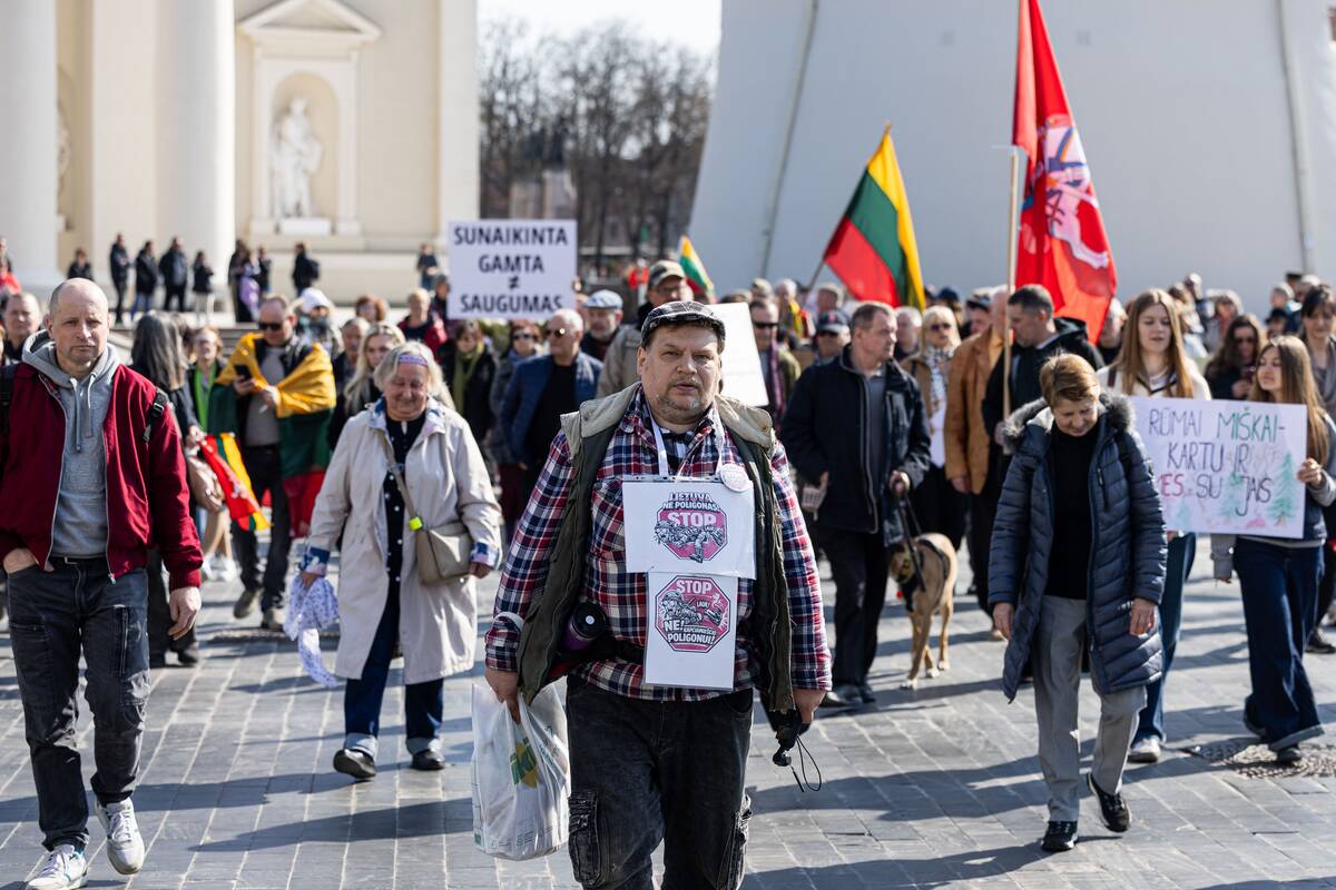 Sąjūdžio „Už Lietuvos miškus“ mitingas prieš Kapčiamiesčio poligoną