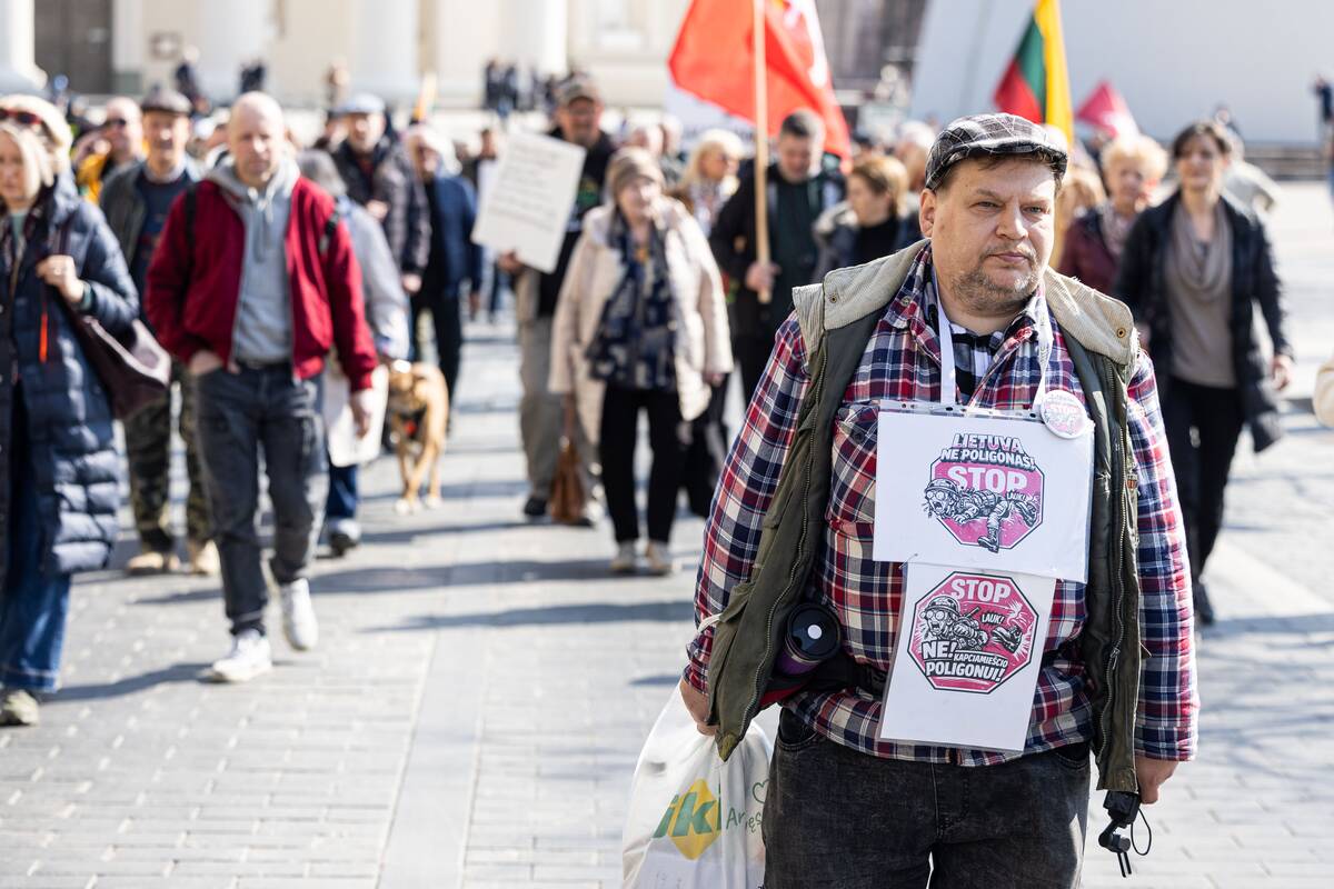 Sąjūdžio „Už Lietuvos miškus“ mitingas prieš Kapčiamiesčio poligoną