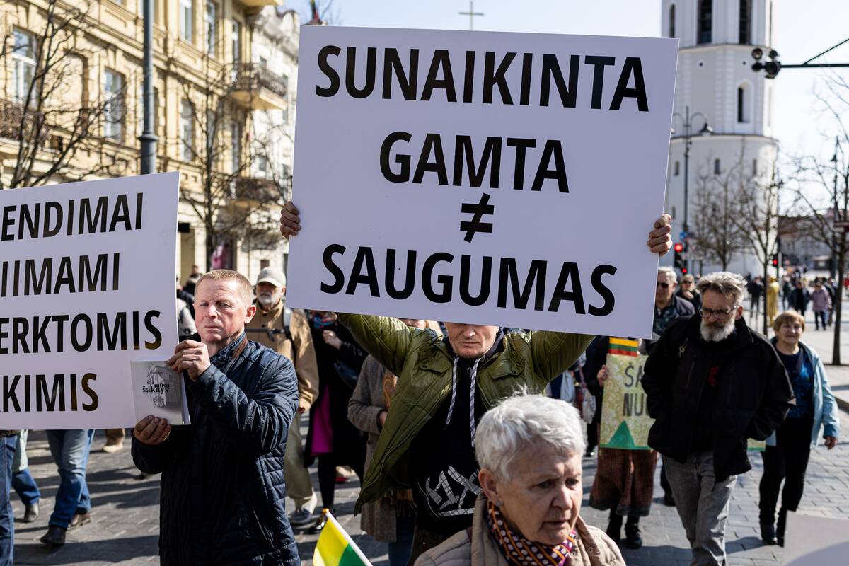 Sąjūdžio „Už Lietuvos miškus“ mitingas prieš Kapčiamiesčio poligoną