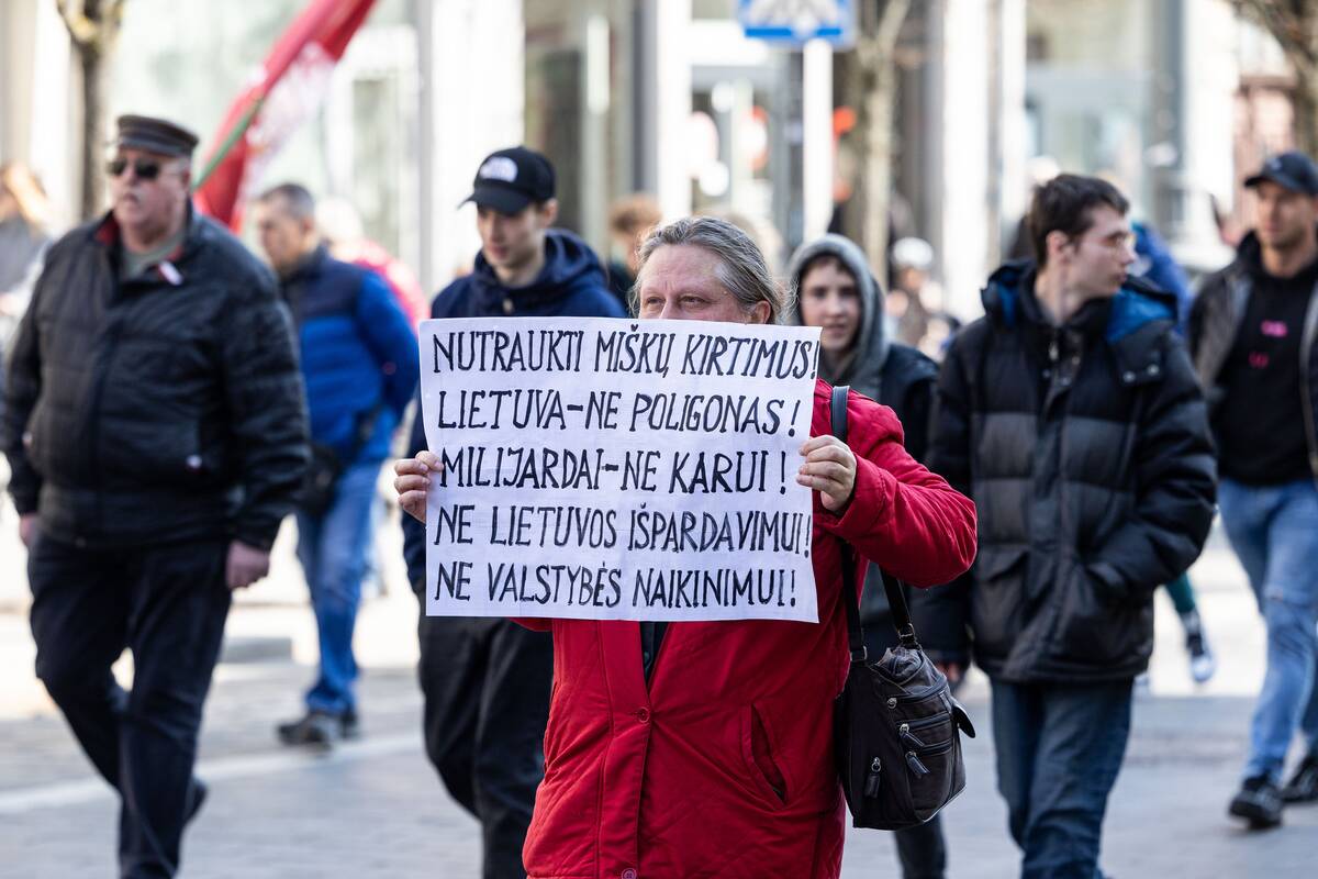 Sąjūdžio „Už Lietuvos miškus“ mitingas prieš Kapčiamiesčio poligoną
