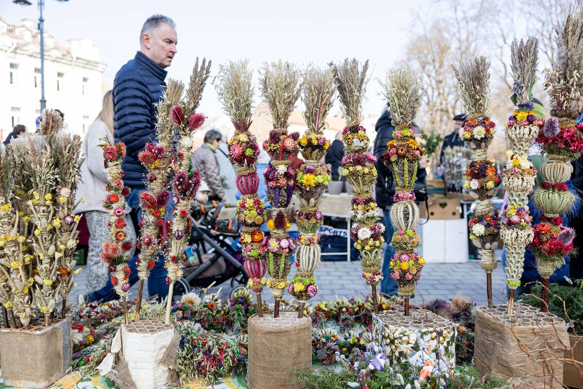 Verbų sekmadienio mugė prie Vilniaus Katedros