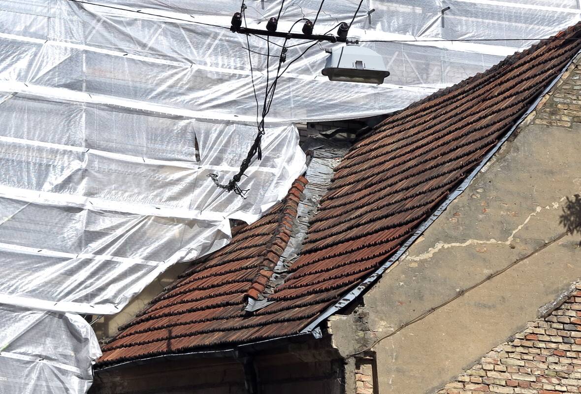 
<span>Nelaimė Vilniaus renovuojamame daugiabutyje: nukrito prie stogo dirbęs žmogus</span>
