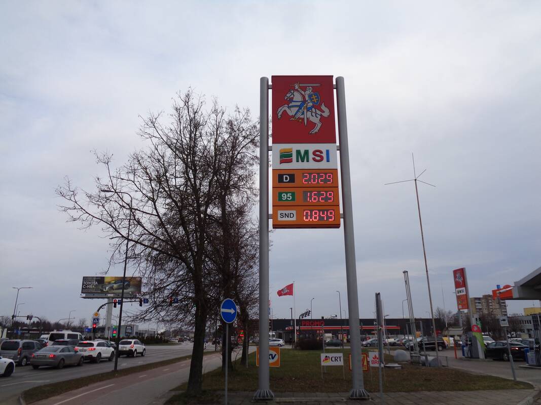
<span>Glaustai: Europos Komisija linkusi palankiai vertinti Lietuvos planus laikinai mažinti akcizą kurui</span>
