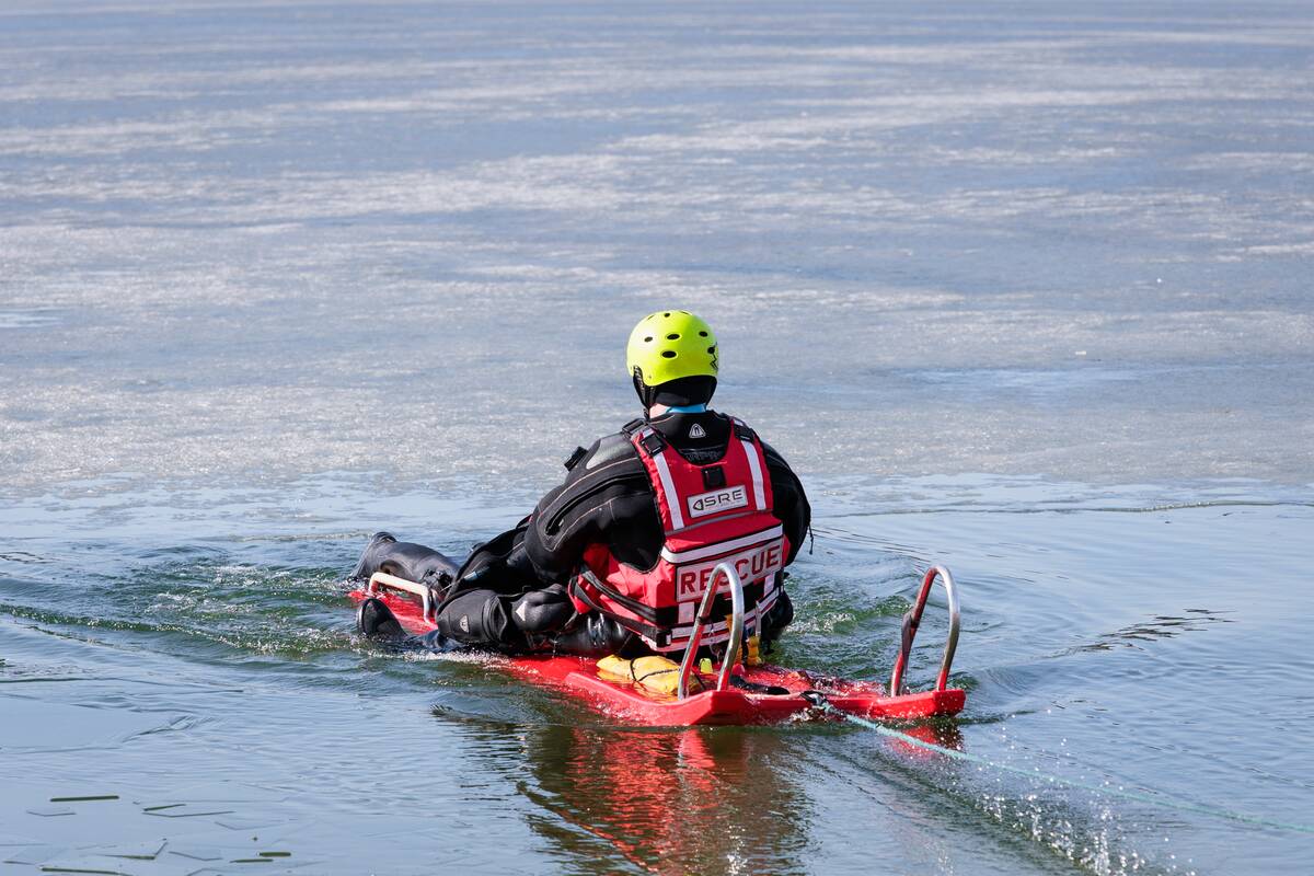 Kauno ugniagesiai specialiai įlūžo į eketę