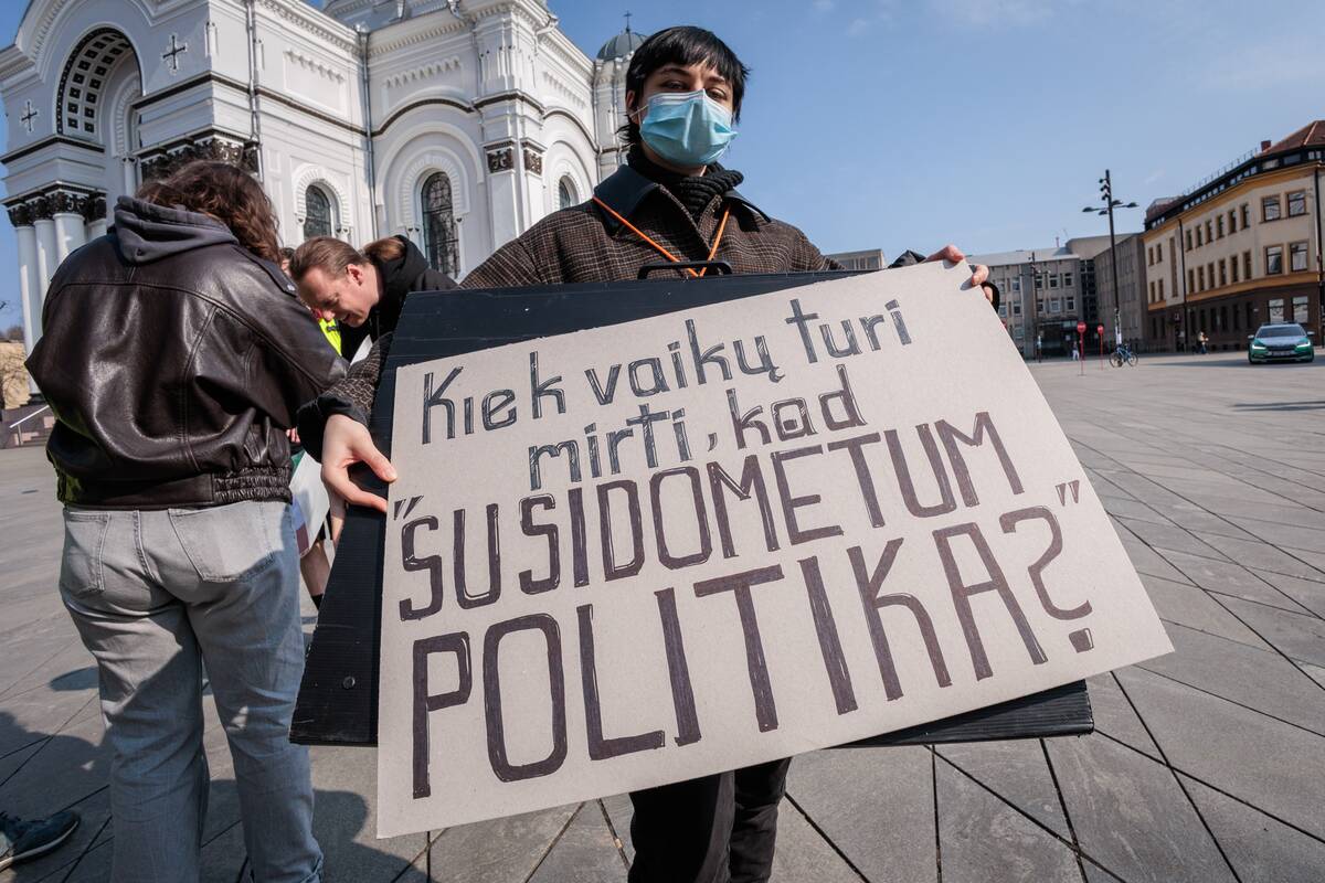 Kaune surengta protesto akcija „Karui – NE!“