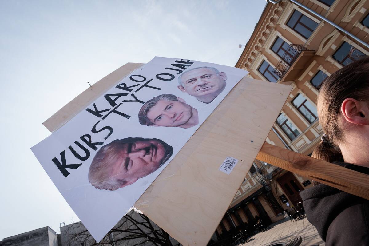 Kaune surengta protesto akcija „Karui – NE!“