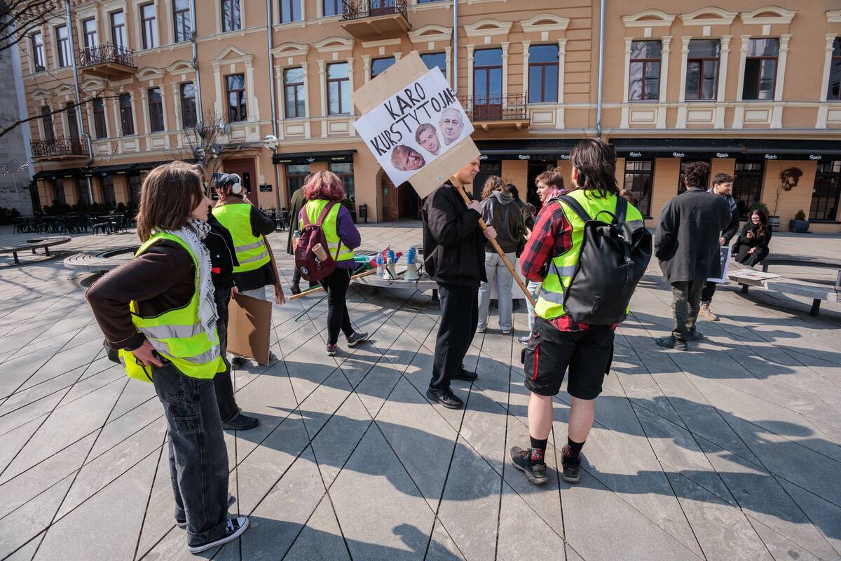 Kaune surengta protesto akcija „Karui – NE!“
