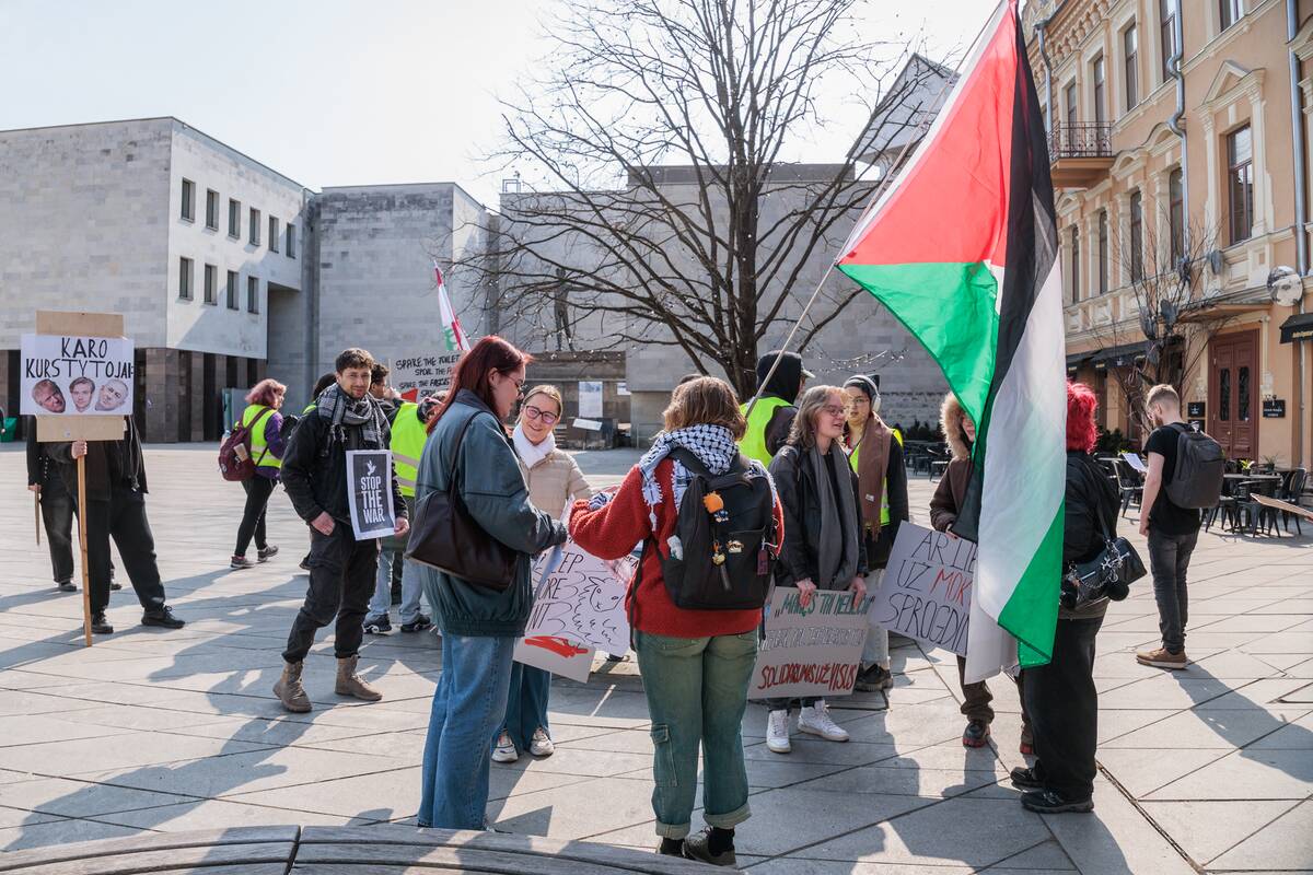 Kaune surengta protesto akcija „Karui – NE!“