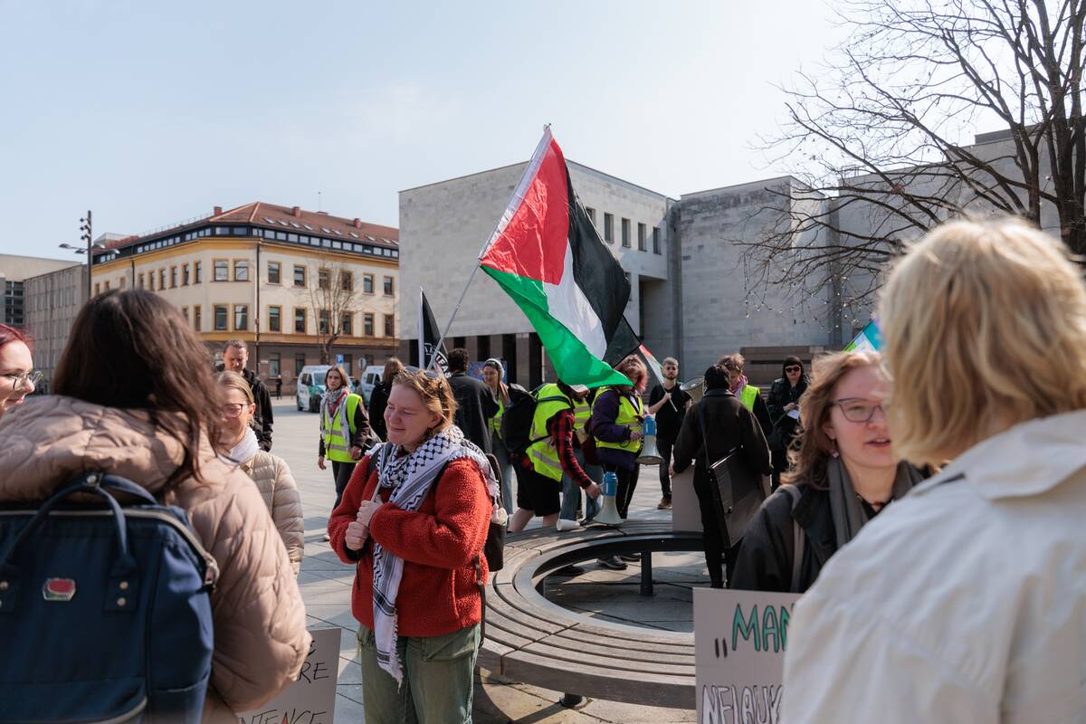 Kaune surengta protesto akcija „Karui – NE!“