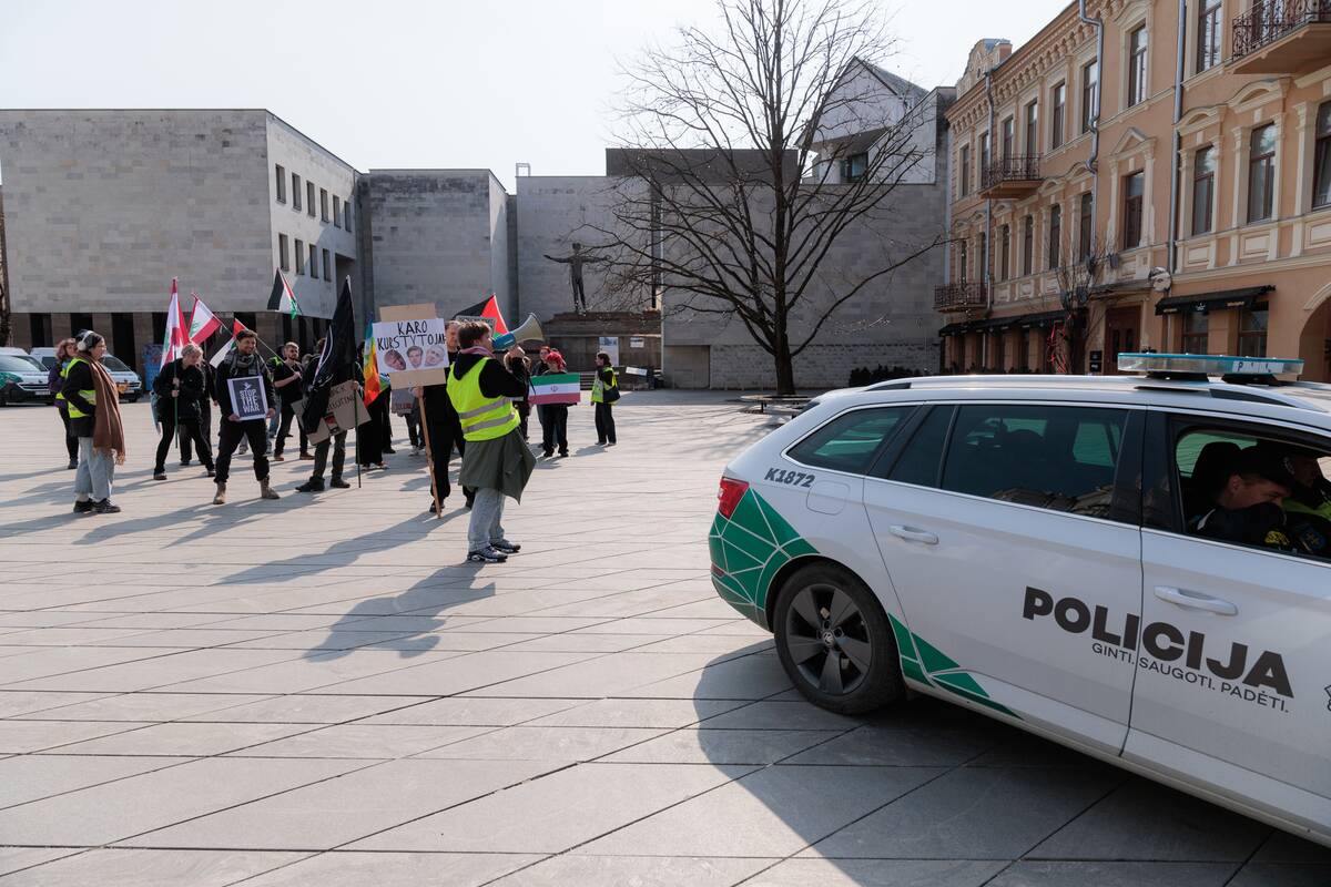 Kaune surengta protesto akcija „Karui – NE!“