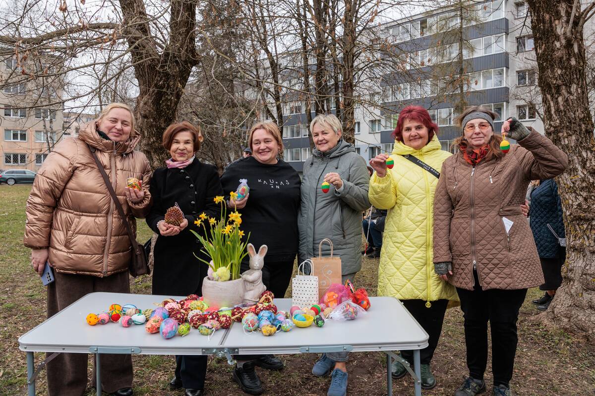 Dainavos seniūnija papuošė velykinį medį