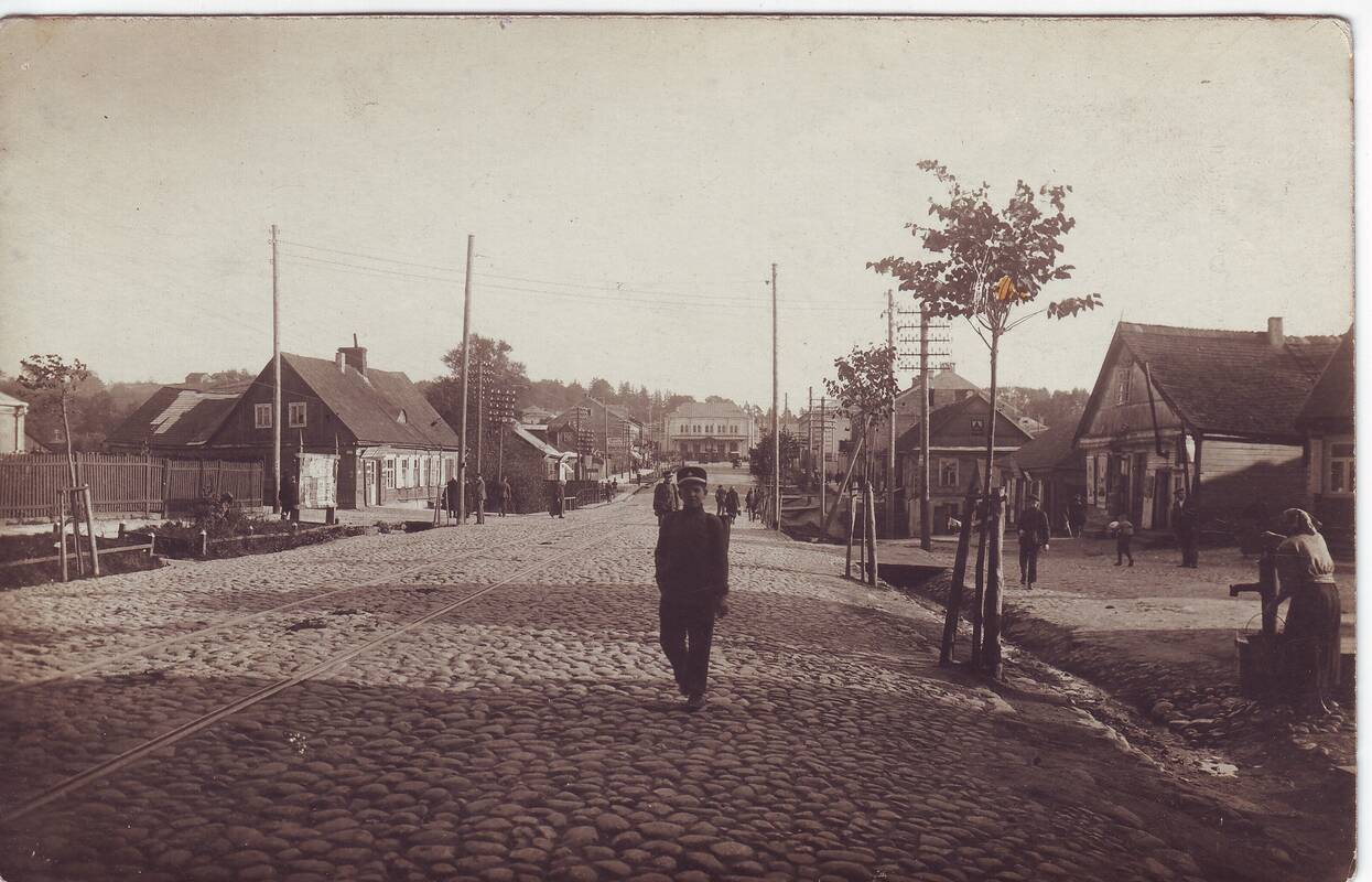 Vaizdas: Vytauto prospektas. Tolumoje – Kauno geležinkelio stotis. Kaunas, 1921 m.
