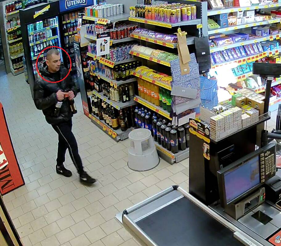 
<span>Su šiuo vyru nori pasikalbėti pareigūnai: gal žinote, kas jis toks?</span>

