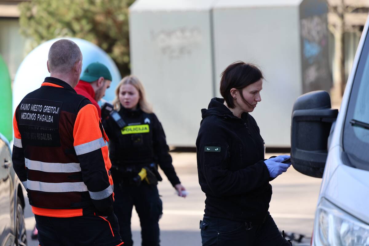Kauno centre partrenktas paspirtukininkas