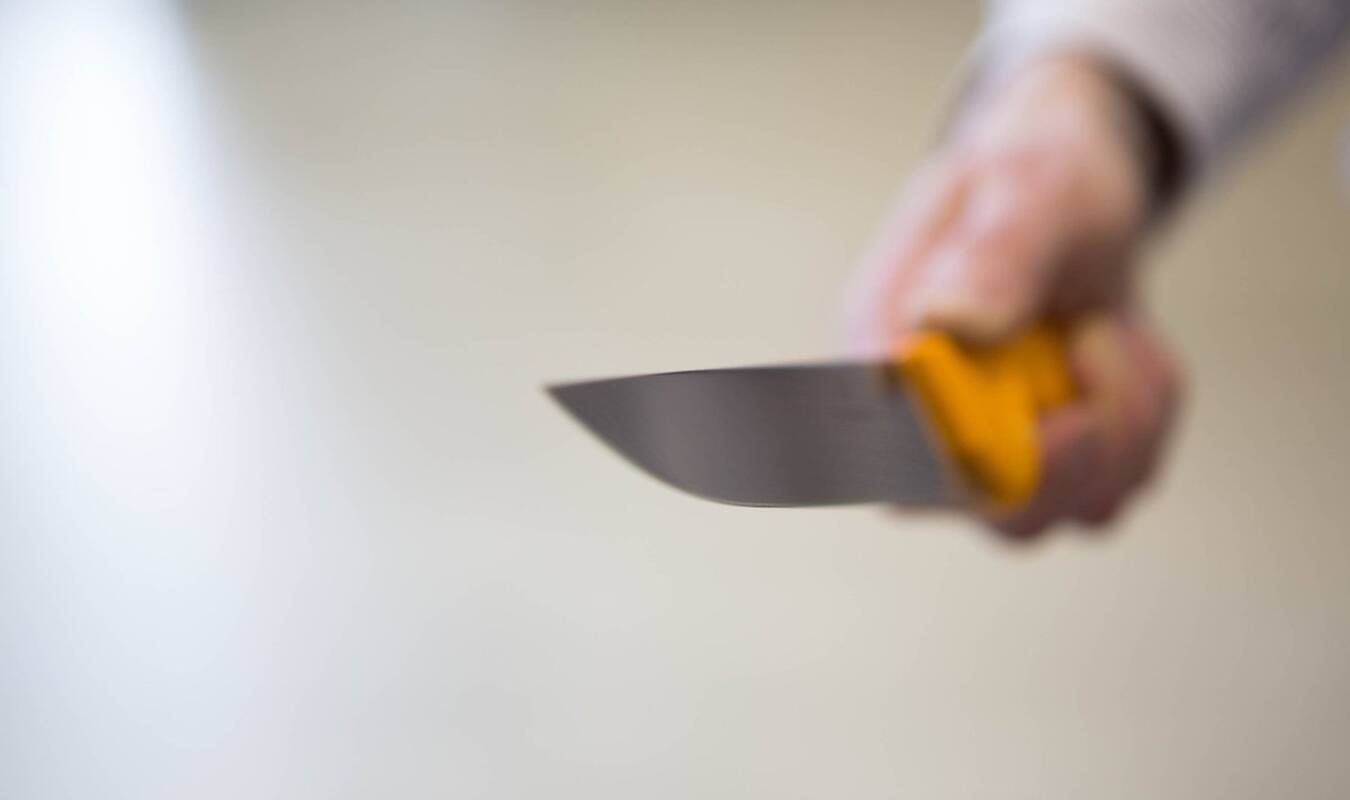 
<span>Prisigėręs verslininkas kaimynui be jokios priežasties perpjovė gerklę</span>
